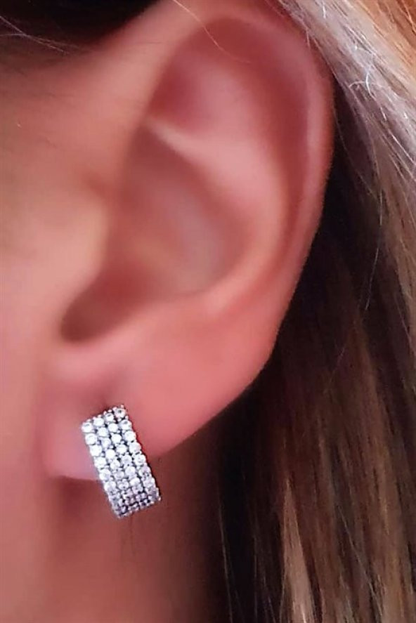Pırlanta Işıltısında Zirkon Taşlı Gümüş 4 Sıra Küpe Cap 0.5 Cm ürün görseli 1