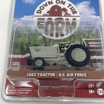 Greenlight Collectibles Down On The Farm Series 6 1983 Tractor U.S. Air Force ürün görseli 1