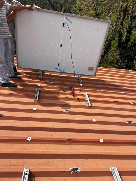 Güneş Paneli Montaj Aparatı 10 Panel İçin 22 Adet 30 cm Profil 22 Adet Klemp ürün görseli 1