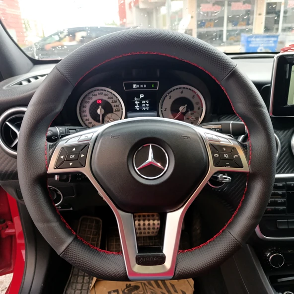 DİKİŞLİ DİREKSİYON KILIFI SİYAH DERİ NOKTALI DERİ KIRMIZI DİKİŞLİ MERCEDES A180 (FOTODAKİ) İÇİN ürün görseli 1