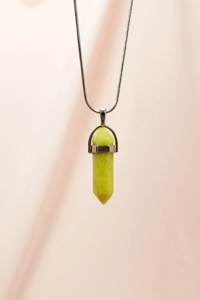 Peridot Doğal Taşı Zincirli El Yapımı Tasarımlı Kolye Uç: 3,5 cm Zincir: 20 cm Kutulu ürün görseli 1