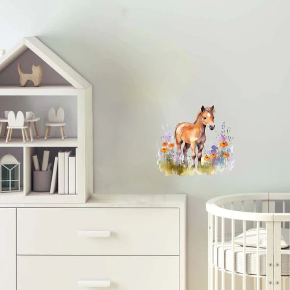 Çiçek Tarlasında At Yavrusu Duvar Stickerı ürün görseli 1