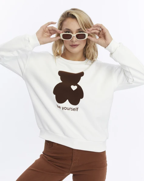 Kadife Be Yourself Desenli Ekru Yumuşak Dokulu Regular Fit Bisiklet Yaka Kadın Sweatshirt ürün görseli 1