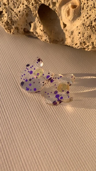 Şeffaf Renkli Kedi Köpek Yüzü Mor Glitterli Gold Aksesuarlı Büyük Epoksi Küpe El Yapımı Hediyelik ürün görseli 1