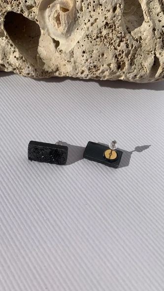 Tırtıklı Kristal Desenli Füme Renk Gold Aksesuarlı Dikdörtgen Şekil Epoksi Küpe El Yapımı Hediyelik ürün görseli 1