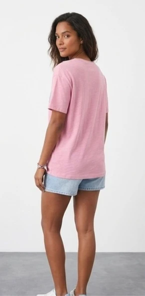 Pembe Kadın Çiçek Baskılı T-shirt - Resim 2