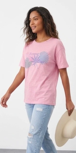 Pembe Kadın Çiçek Baskılı T-shirt ürün görseli 1