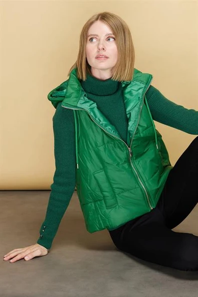 KAPÜŞONLU KISA BENETTON KADIN YELEK 23409-2K5 ürün görseli 1