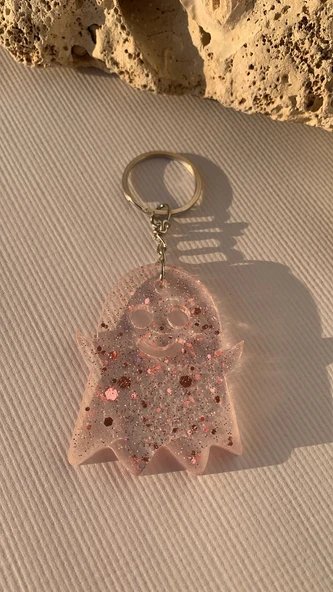 Şeffaf Pembe Glitterli Gold Aksesuarlı Hayalet Şekil Anahtarlık El Yapımı Epoksi Hediyelik ürün görseli 1