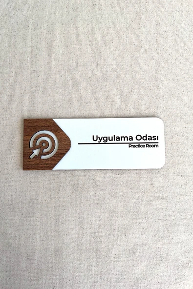 Uygulama Odası Kapı Tabelası – MDF Yönlendirme Levhası | 19x7 cm Çift Katmanlı ürün görseli 1