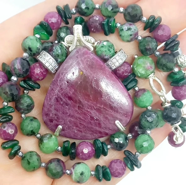 2304 Rubyzoisite kök Yakut el yapımı kolye ürün görseli 1
