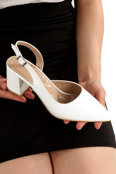 Verlik Beyaz Rugan Kısa Kalın Topuklu Stiletto Asimetrik Bantlı Kadın Ayakkabı ürün görseli 1