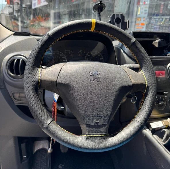 DİKİŞLİ DİREKSİYON KILIFI SİYAH DERİ NOKTALI DERİ SARI YÜZÜK SARI DİKİŞLİ PEUGEOT BİPPER İÇİN ürün görseli 1