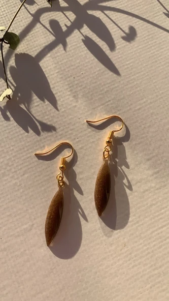 Kahverengi Gold Renk Küçük Simetrik Şekil Gold Aksesuar Sallantılı Epoksi Küpe Hediyelik ürün görseli 1