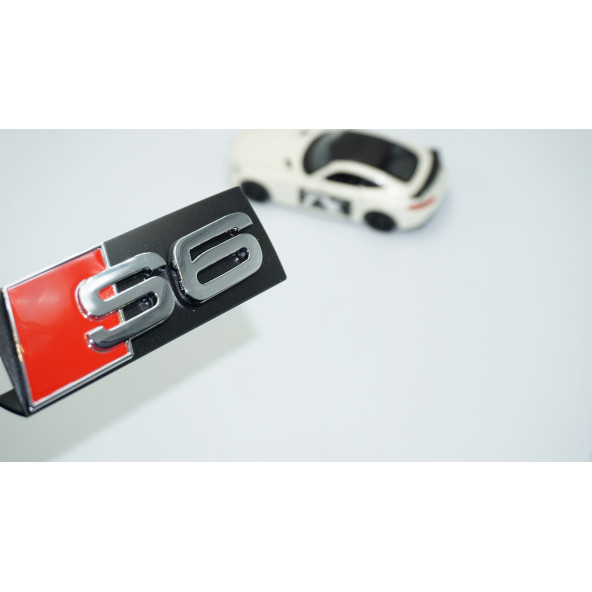 DK Tuning S6 Gümüş Kırmızı 3D Ön Panjur Logo Audi İle Uyumlu ürün görseli 1