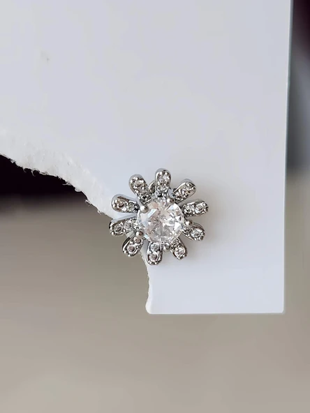 Çiçek Model Kıkırdak Piercing Tragus Helix Gümüş Renk Küpe ürün görseli 1