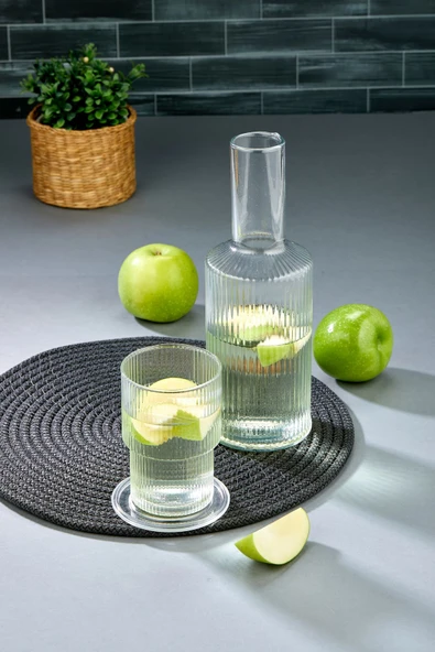 Eynel 850 ml Plastik Lüks Bardaklı Şeffaf Başucu Sürahisi Karaf ve Bardak Seti Origami Stil ürün görseli 1
