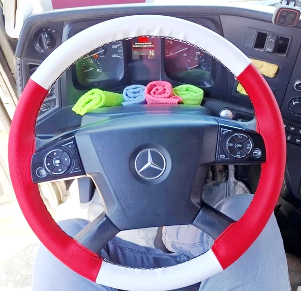 DİKİŞLİ DİREKSİYON KILIFI KIRMIZI / BEYAZ DERİ SİYAH DİKİŞLİ YENİ MERCEDES TIR KAMYON ürün görseli 1