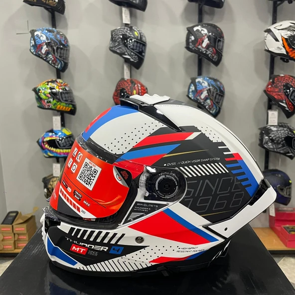 MT Helmets -Thunder 4 SV Luminence A7 Mat Beyaz/Kırmızı/Mavi Kapalı Kask ürün görseli 1