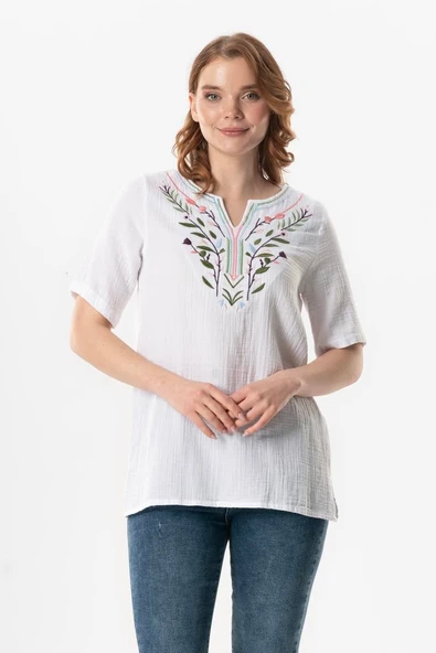 Kısa Kol Çiçek V Yaka Nakışlı Müslin Yazlık Bluz Beyaz Byz 2XL-3XL Beyaz ürün görseli 1