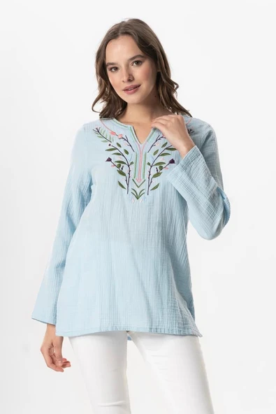 Uzun Kol Çiçek V Yaka Nakışlı Müslin Yazlık Bluz Buz Mavi Bmv 4XL/5XL Buz Mavi ürün görseli 1