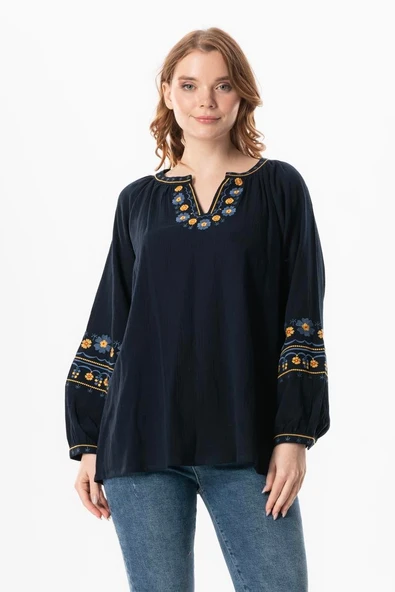 Uzun Kol Şile Bezi Gülruh V Yaka Nakışlı Bluz Lacivert Lcvt ürün görseli 1
