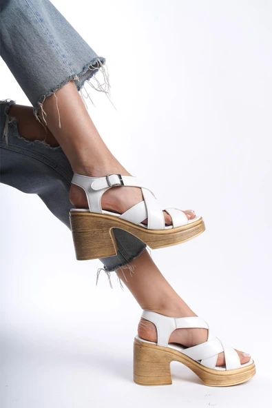 Kadın Diego Beyaz Ortopedik İç Taban( 8 cm )  Platform Topuk Sandalet ürün görseli 1
