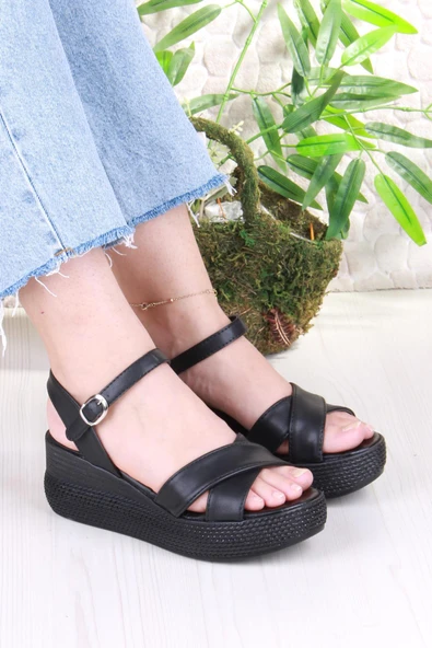 Fort 05-7008 Soft Rahat Toka Detaylı Dolgu Taban Çapraz Bant Kadın Sandalet ürün görseli 1