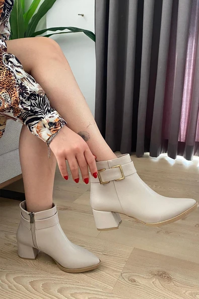 Kadın York Krem Cilt Kare Toka ( 6 cm ) Topuklu Sivri Burun Bot ürün görseli 1