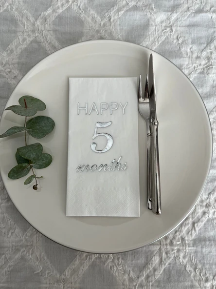 Gümüş Yaldızlı Beyaz Happy 5 Yaş Months Garson Katlama Peçete 16 Adet ürün görseli 1