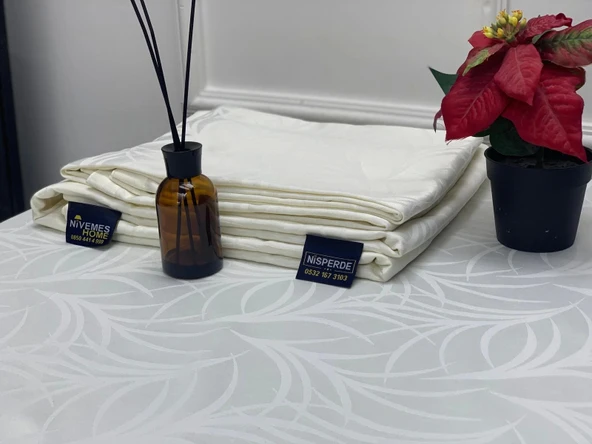 NİVEMESHOME 140X280 KREM YAPRAK DESENLİ LEKE TUTMAZ MASA ÖRTÜSÜ ürün görseli 1
