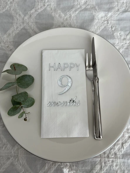 Gümüş Yaldızlı Beyaz Happy 9 Yaş Months Garson Katlama Peçete 16 Adet ürün görseli 1