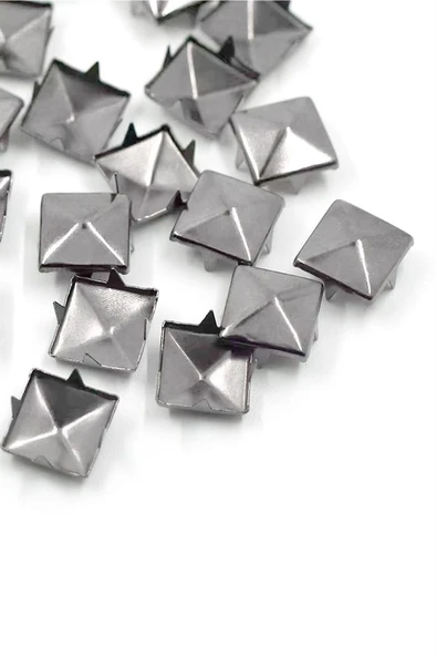 Süs Tırnaklı Çakma Kare Piramit 10mm 20 Adet Metal Trok ürün görseli 1