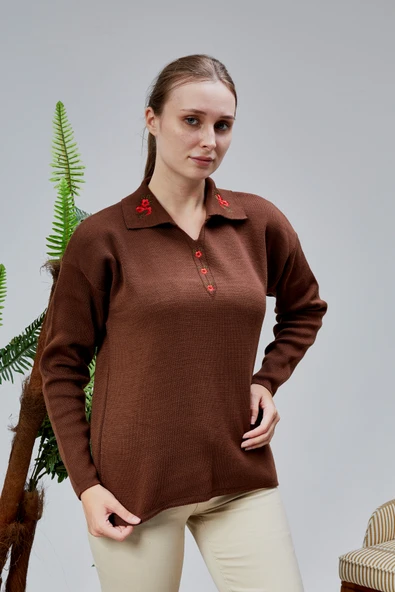 Kadın Polo Yaka Oversize Çiçek Nakışlı Triko Kazak Kahverengi ürün görseli 1