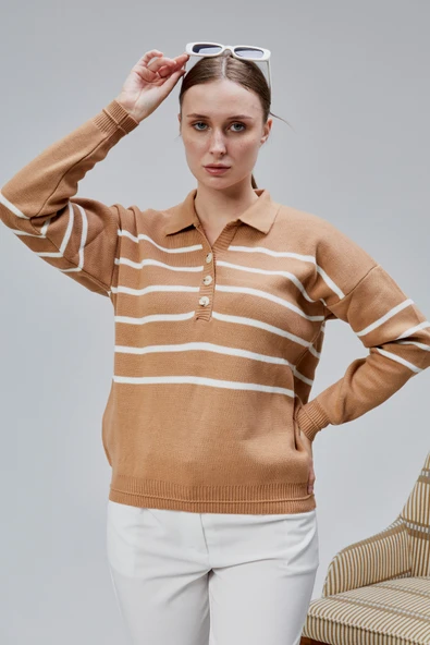 Kadın Polo Yaka Oversize Çizgili 4 Düğmeli Triko Kazak Vizon ürün görseli 1