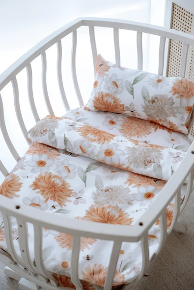 NOU Büyük Çiçekli Organik Anne Yanı Nevresim Takımı (60x100) - Flower Party ürün görseli 1
