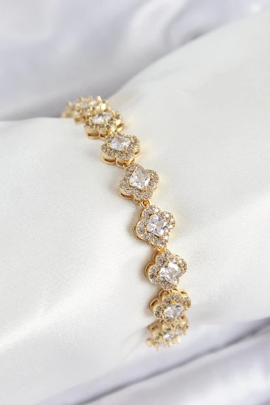 Mey İthalat® Pirinç Zirkon Taşlı Yonca Baget Model Gold Renk VIP Seri Kadın Bileklik ürün görseli 1