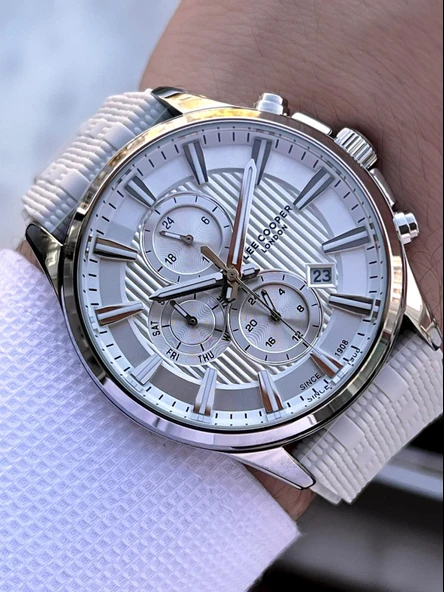 Lee Cooper Silikon Kordon İç Fonksiyonları Aktif 5 Atm Suya Dayanıklı Erkek Kol Saati ELC.08183.366 ürün görseli 1