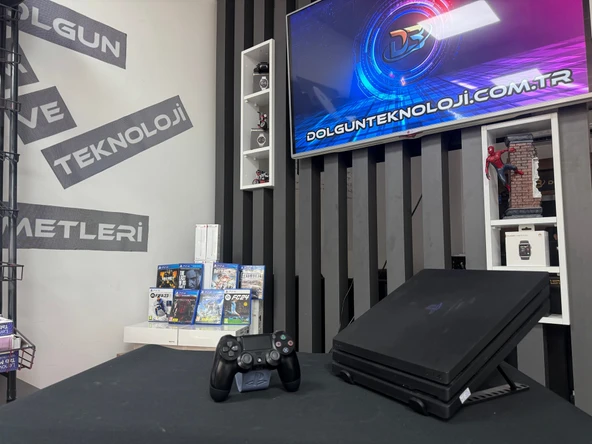 PlayStation 4 Pro 1TB Tek Kol Kırılabilir Sürüm(İKİNCİ EL) ürün görseli 1