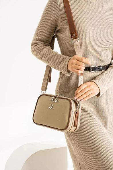Çapraz Askılı Kadın Omuz Çantası 25*15 Cm Vegan Deri Mega Bag Postacı Çanta Günlül Suni Deri Çanta ürün görseli 1