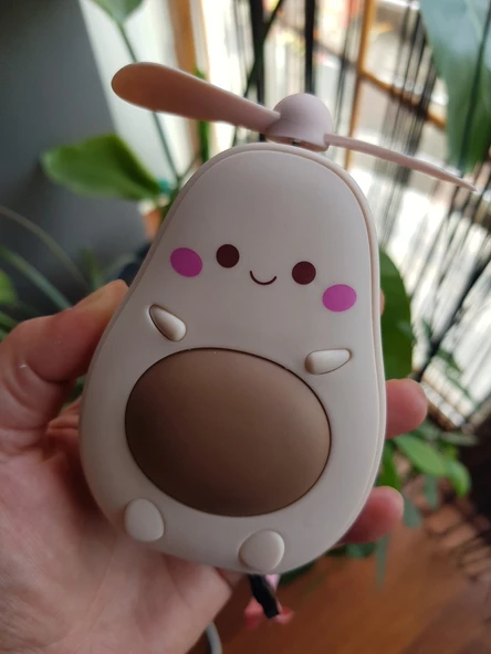 Sevimli Avokado Tasarımlı Led Işıklı USB Kablolu Mini Fan I Masa Üstü Ve Boyun Kullanımı Vantilatör ürün görseli 1