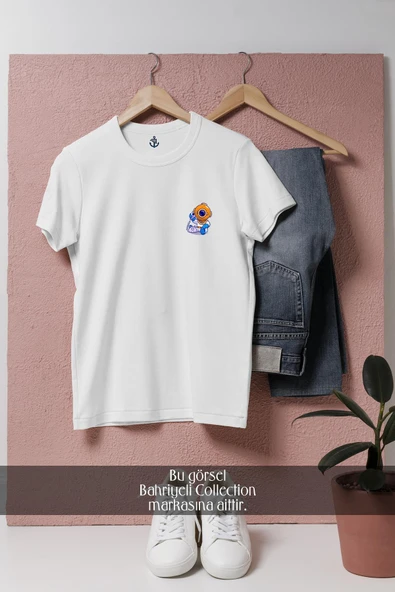 Oversize Deniz Kabuğu İle Konuşan Mini Dalgıç  Cep Tasarımlı Unisex T-Shirt ürün görseli 1