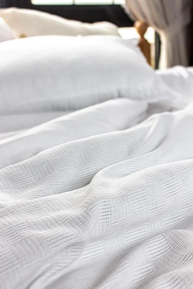 Cozy Nest Otel pike Çift Kişilik Dama Desenli Beyaz Pike 200x220cm ürün görseli 1