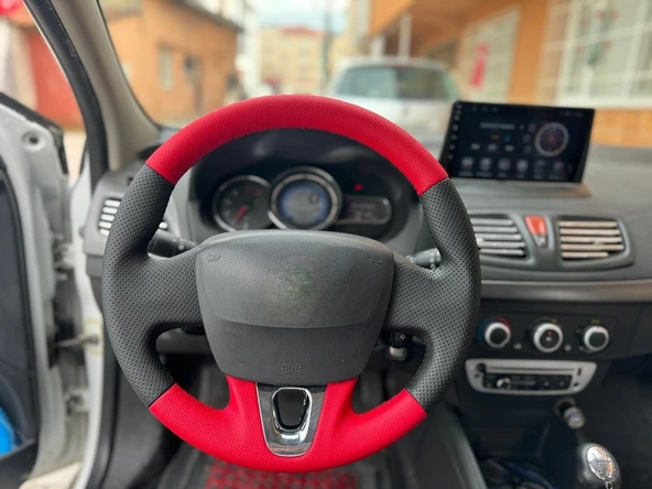 Fluence Tuşsuz Araca Özel Direksiyon Kılıfı (KIRMIZI NOKTA) ürün görseli 1