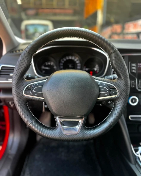 Megane 4 İcon Araca Özel Direksiyon Kılıfı (SOFT NOKTA KARBON KREM İP) ürün görseli 1