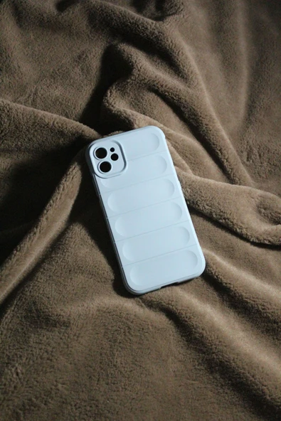 İphone 11 Uyumlu Sert Silikon Kılıf - Resim 2