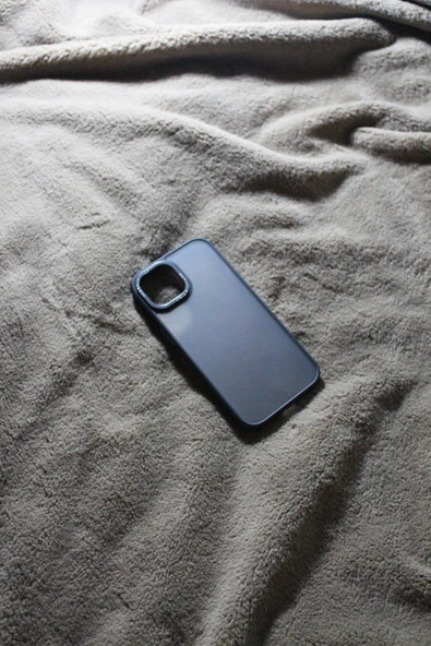 İphone 15 Uyumlu Yanları Renkli Sert Silikonlu Kılıf ürün görseli 1