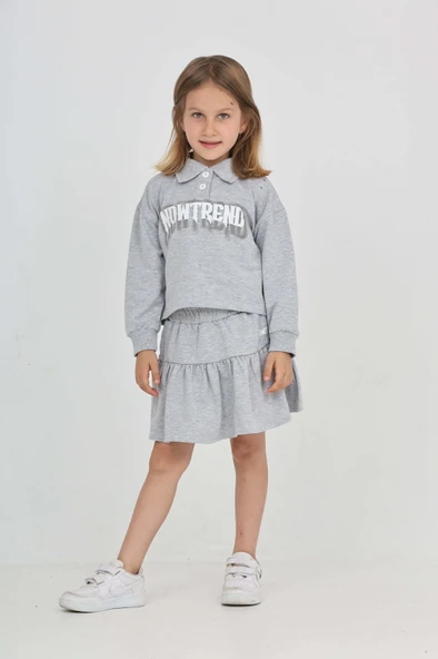 Toontoy Kız Çocuk 2'li Takım Baskılı Polo Yaka Düğmeli Düşük Omuz Sweatshirt & Kat Kat Büzgülü Etek ürün görseli 1