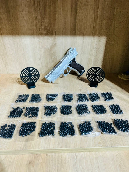 Gümüş Renk Boncuklu Oyuncak Tabanca 1 Adet + 2 adet hedef 9 cm Siyah +  21 Paket Boncuk ürün görseli 1