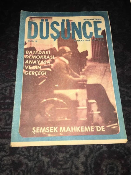 Yeni DÜŞÜNCE Dergisi 22 Ocak 1982 Sayı 16 BATI'DAKİ DEMOKRASİ ANAYASA VE DİN GERÇEĞİ (Sahafiye Kitap) ürün görseli 1